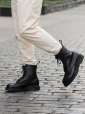 Dr Martens 24479 Virginia Black Leather Lace Up Classic Look Combat Boot Size 9